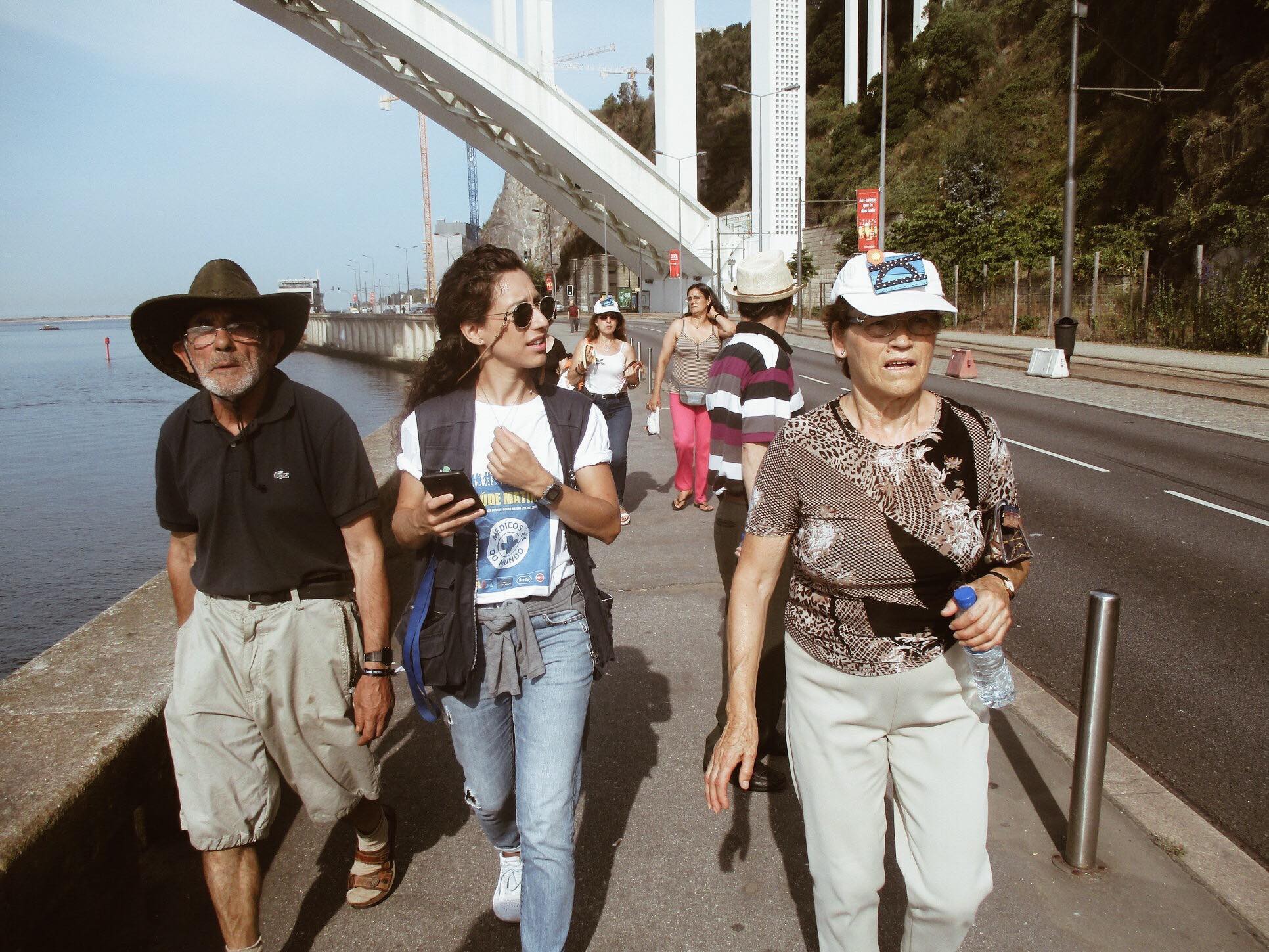 Terceira (C) Idade leva idosos a Caminhar +