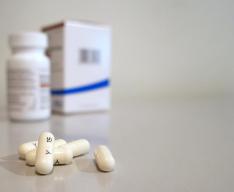 O Instituto Europeu de Patentes decidiu manter a patente de um componente do sofosbuvir, medicamento para a hepatite C, o que contribui para o monopólio da Gilead e impede que centenas de milhares de doentes na Europa usufruam de um tratamento acessível. 